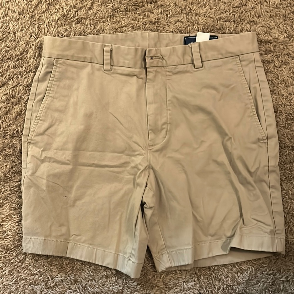 2 pair of Men’s Vineyard Vine 7inch island shorts